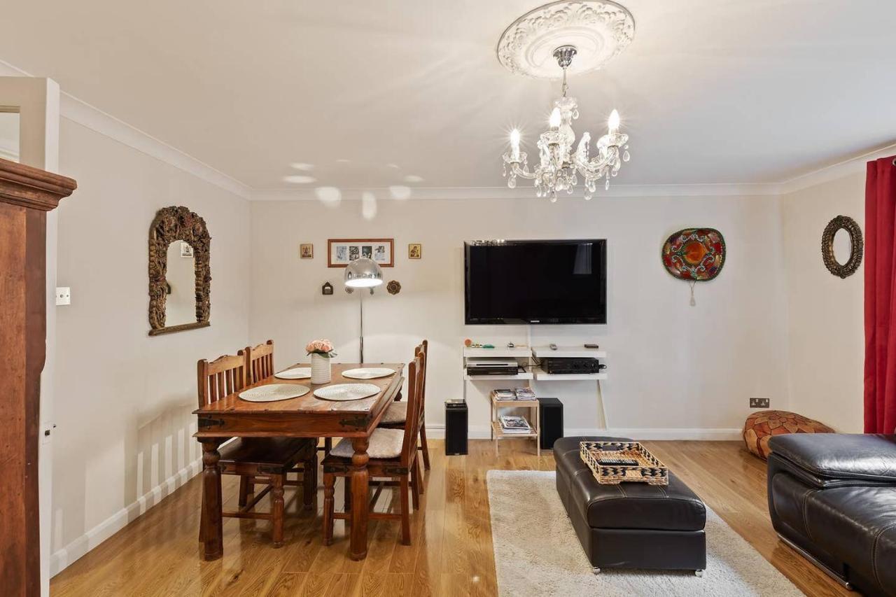 Apartment Beautiful And Cosy 2 Bedroom Flat *