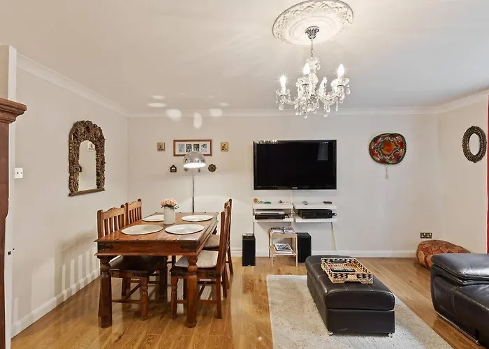 Beautiful And Cosy 2 Bedroom Flat
